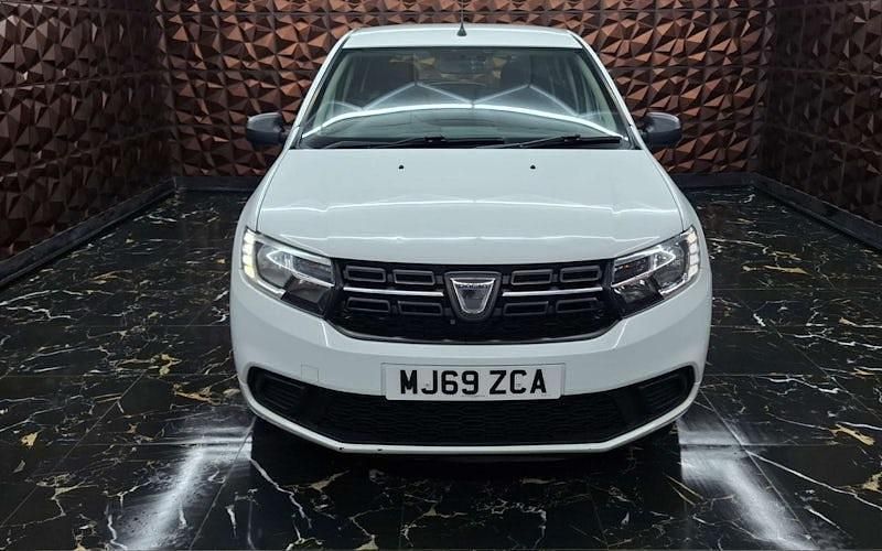 Used Dacia Sandero Essentiel 73 HP (53 kW) 2019 White Hatchback