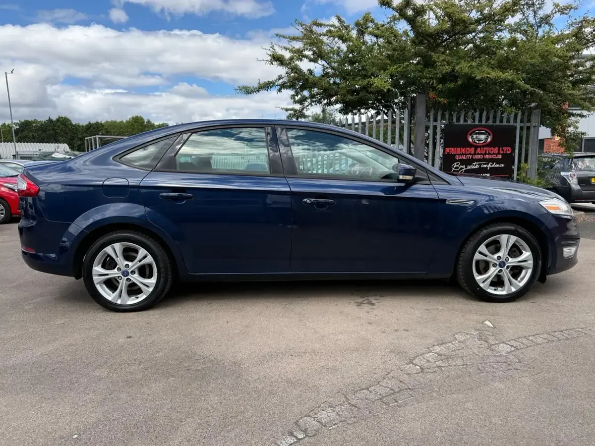 Used Ford Mondeo Zetec 115 HP (84 kW) 2011 Blue Hatchback