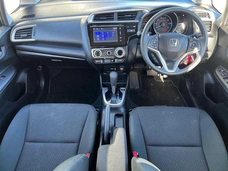 Used Honda Jazz SE 102 HP (75 kW) 2019 Shining grey Hatchback