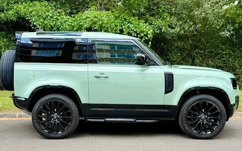 Gebraucht Land Rover Defender SE 200 PS (147 kW) 2021 Grün SUV