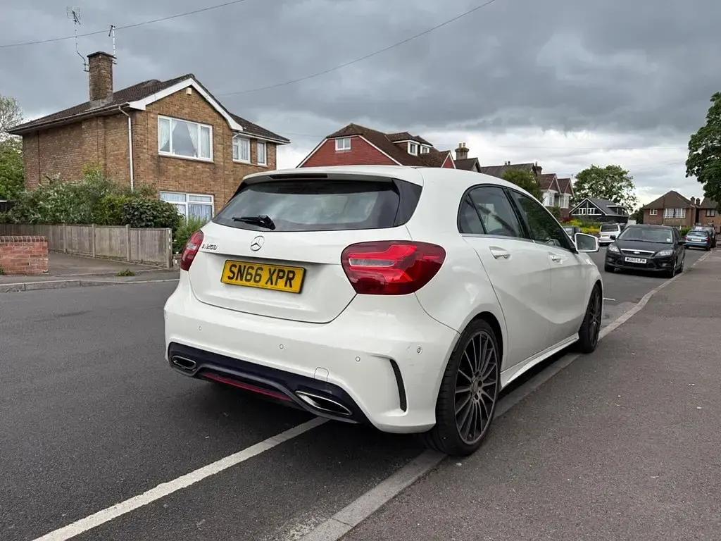 Begagnad Mercedes A250 AMG 2016 Vit Halvkombi