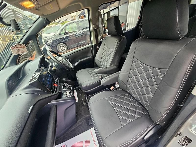 Used Toyota Voxy 2014 Silver MPV