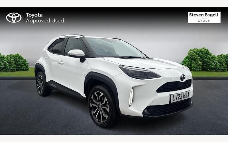 Used 2025 Toyota Yaris Hybrid Design Estate | £17,748 (Good price) - Image 1/3