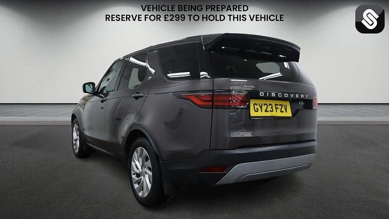 Used Land Rover Discovery 5 S 300 HP (220 kW) 2023 Charente grey SUV