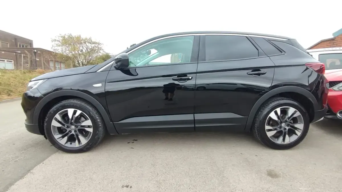 Used Vauxhall Grandland X Sport 130 HP (95 kW) 2019 Black SUV