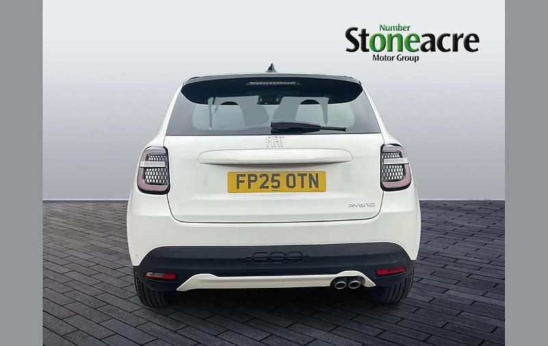 New Fiat 600 La Prima 136 HP (100 kW) 2025 White SUV