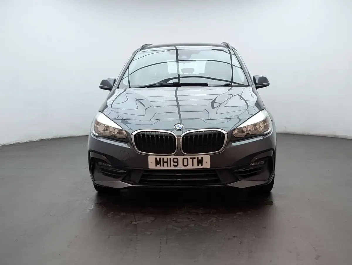 Begagnad BMW 218 Sport Line 2019 Grå Minibuss