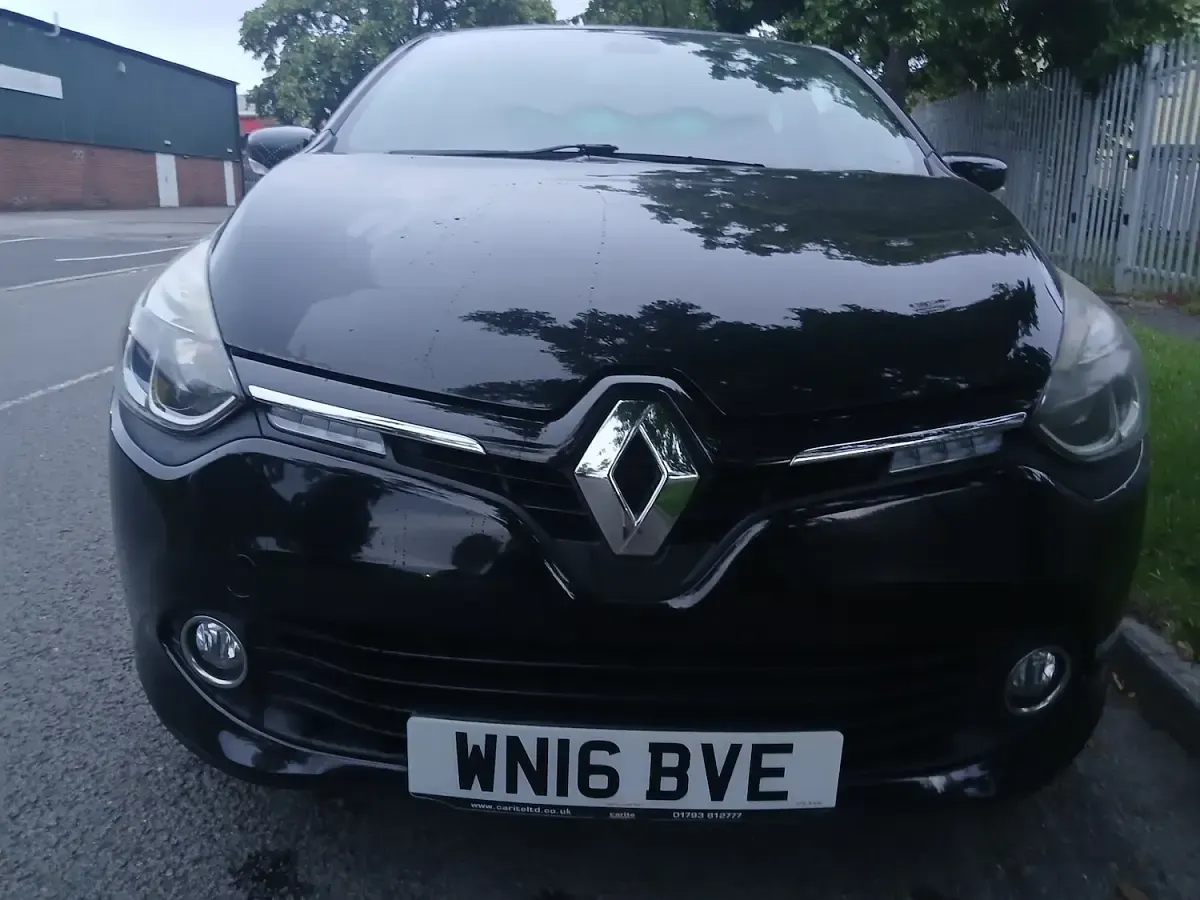 Used Renault Clio Iconic 90 HP (66 kW) 2016 Black Hatchback