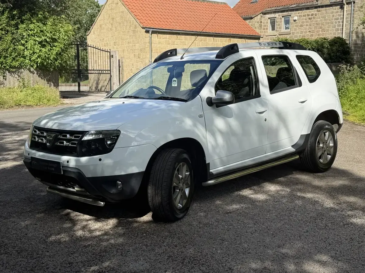Used Dacia Duster Lauréate 110 HP (80 kW) 2015 White SUV
