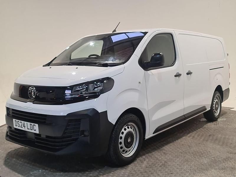 Used Vauxhall Vivaro 145 HP (106 kW) 2024 White MPV