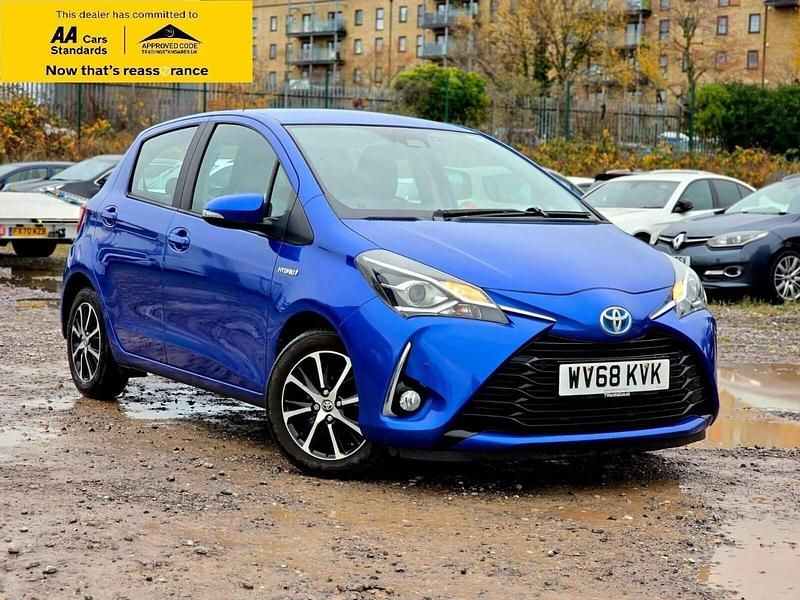 Blue Used 2018 Toyota Yaris Hybrid Hatchback | £10,988 (Fair price) - Image 1/4