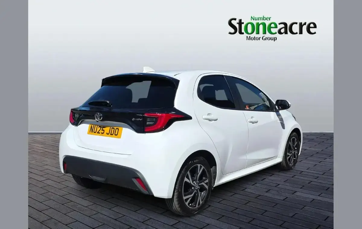 Used Toyota Yaris Design 116 HP (85 kW) 2025 White Hatchback