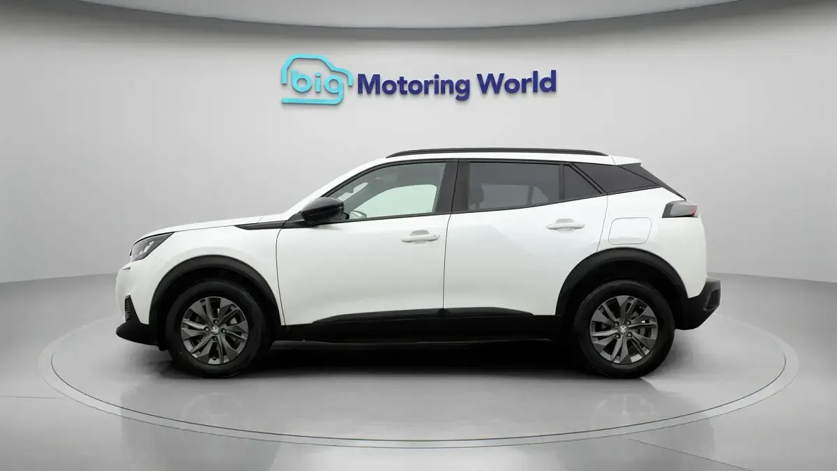Used Peugeot 2008 Active+ 100 HP (73 kW) 2023 White SUV