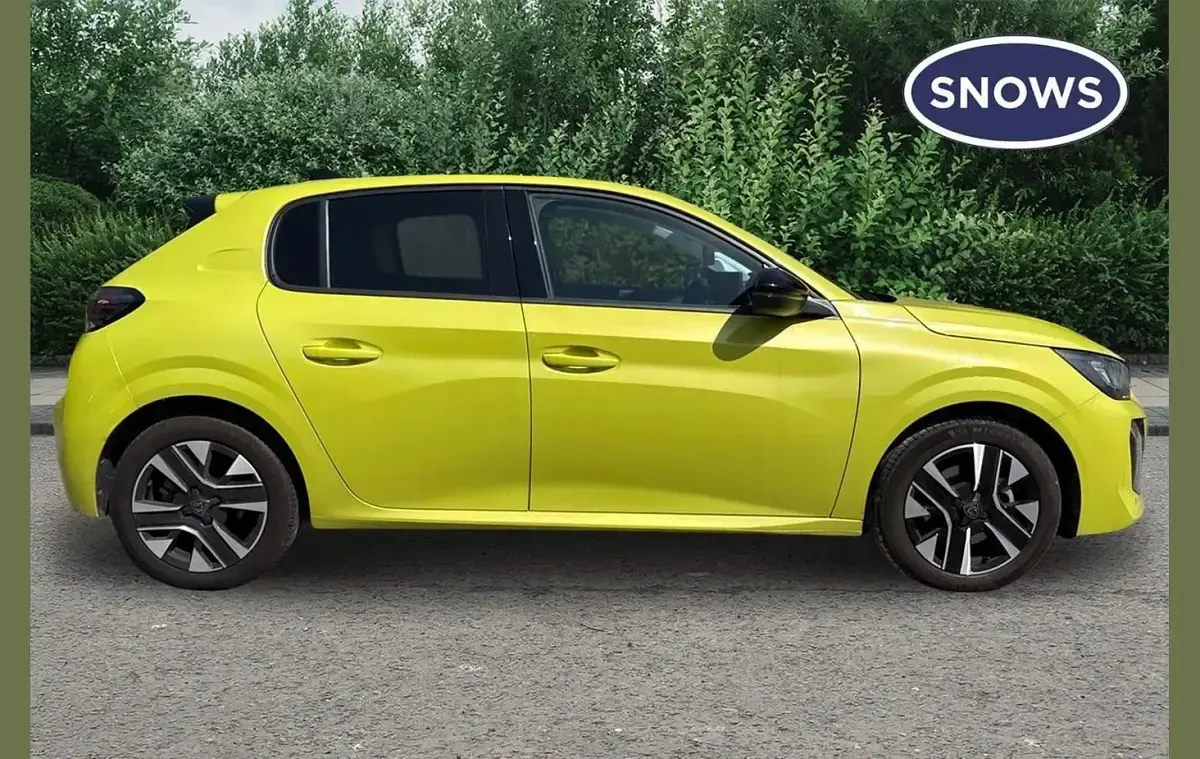 Used Peugeot 208 Allure 101 HP (74 kW) 2024 Yellow Hatchback