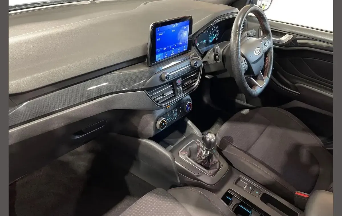 Used Ford Focus ST-Line 123 HP (90 kW) 2019 Blue Hatchback