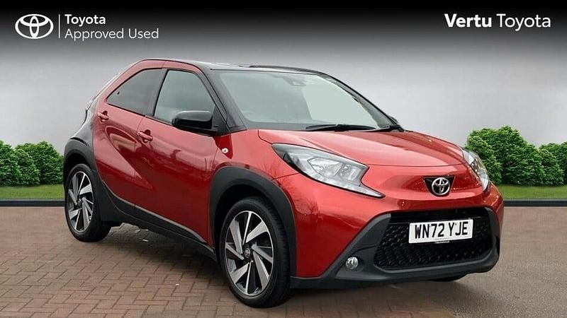 Used Toyota Aygo X 72 HP (52 kW) 2022 Red SUV