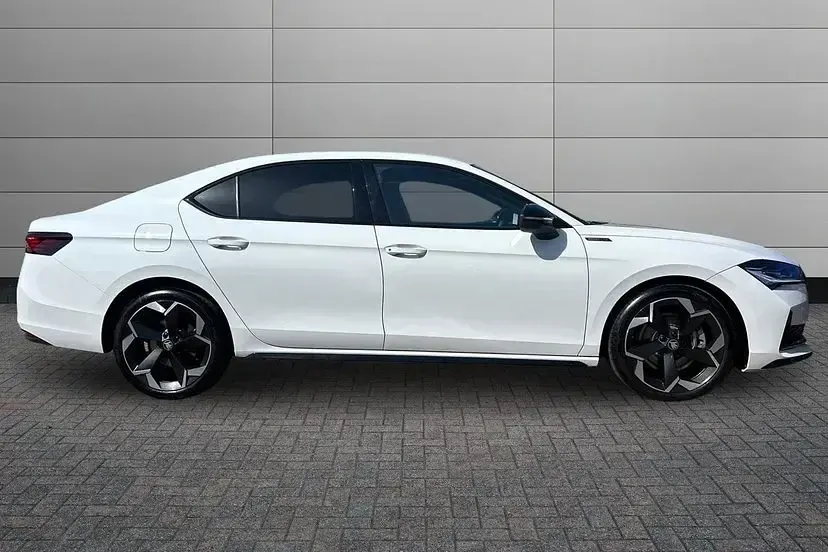 Used Skoda Superb SportLine 201 HP (147 kW) 2025 Pure white Hatchback