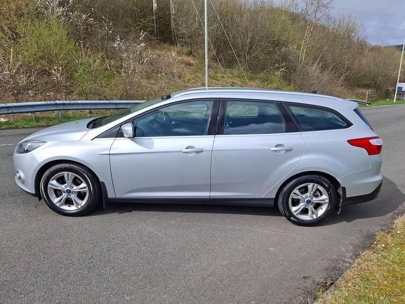 Used Ford Focus Zetec 125 HP (91 kW) 2012 Silver Estate