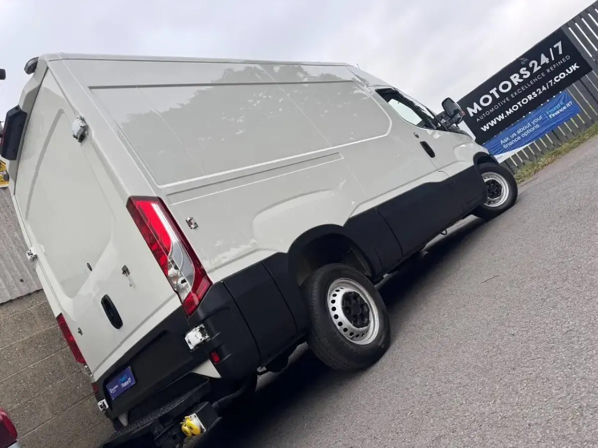 Used Iveco Daily 115 HP (84 kW) 2019 White Van