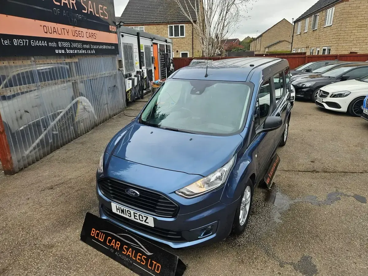Used Ford Grand Tourneo Connect Zetec 120 HP (88 kW) 2019 Blue MPV