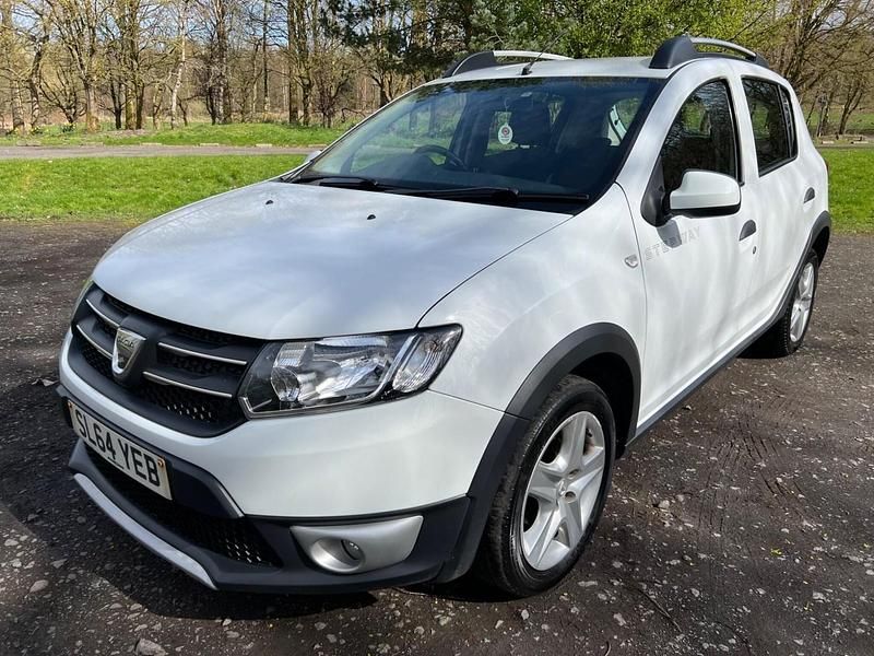 Used Dacia Sandero Lauréate 90 HP (66 kW) 2014 White Hatchback