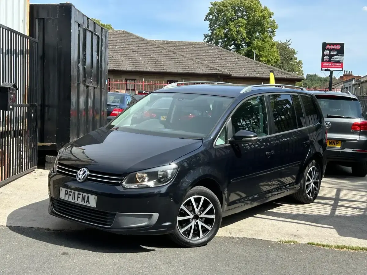 Used VW Touran SE 105 HP (77 kW) 2011 Black MPV