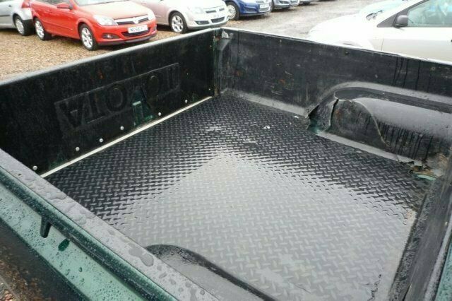 Used Toyota HiLux 102 HP (75 kW) 2004 Pickup