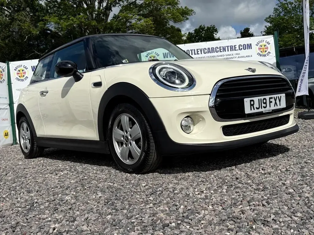 Used Mini Cooper Hatch 136 HP (100 kW) 2019 White Hatchback