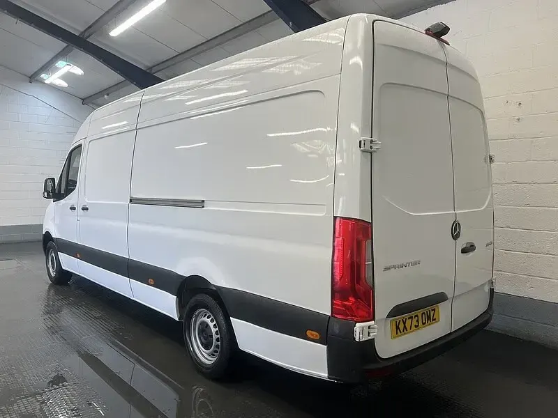Used Mercedes Sprinter Progressive 150 HP (110 kW) 2023 White Van