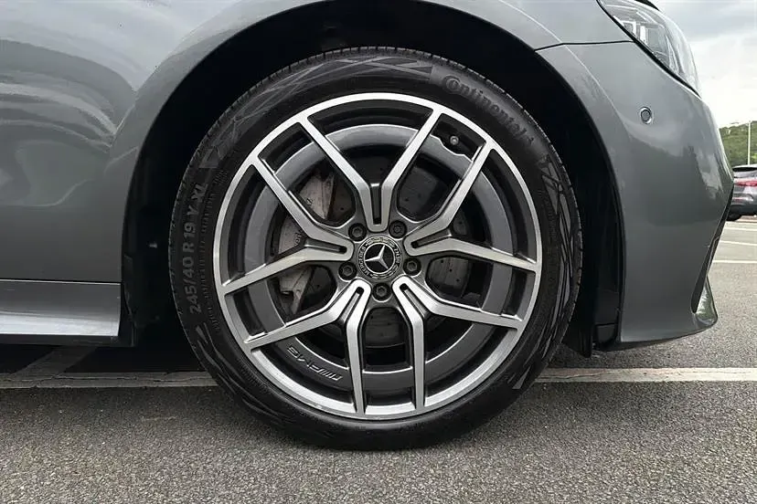 Second-hand Mercedes E300 AMG Line Premium 265 CP (194 kW) 2023 Gri Coupe