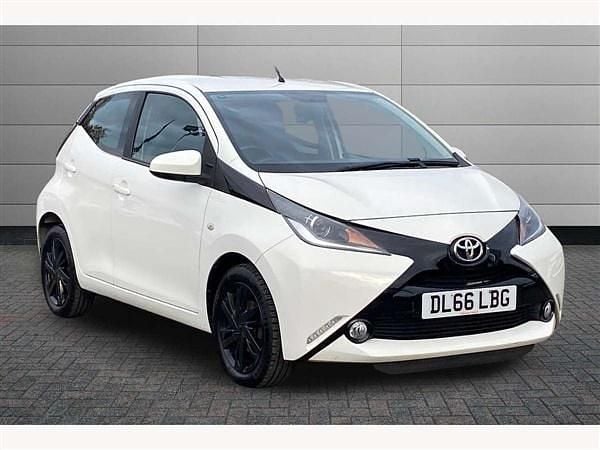 White Used 2016 Toyota Aygo x-press Hatchback | £7,291 (Fair price) - Image 1/3