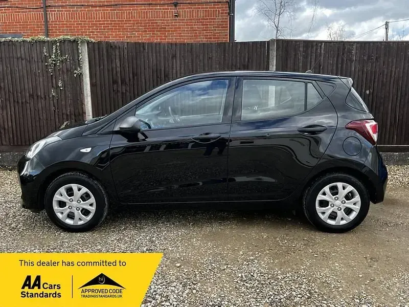 Usado Hyundai i10 66 HP (48 kW) 2018 Preto Citadino