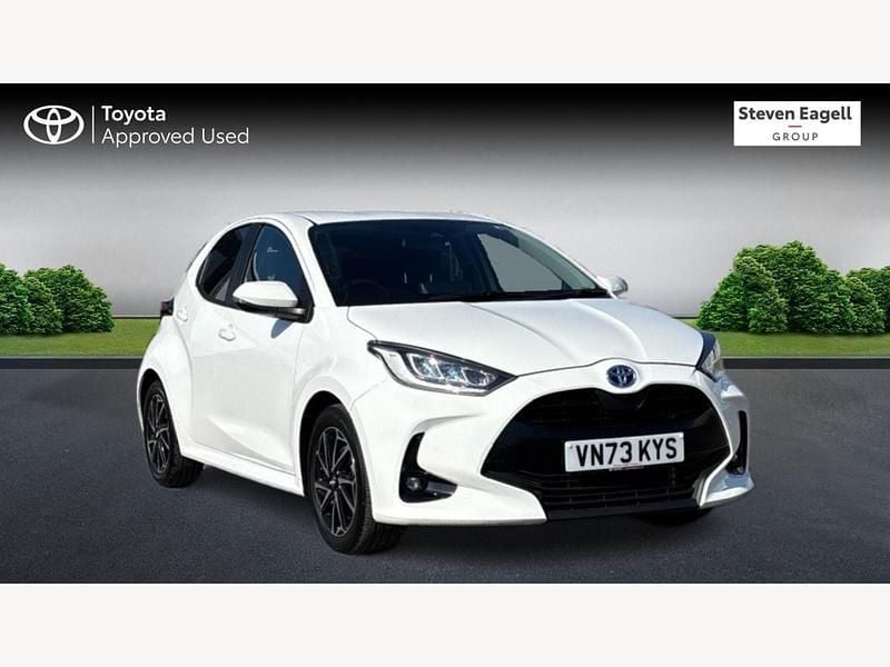 White Used 2023 Toyota Yaris Hybrid Design Hatchback | £18,379 (Fair price) - Image 1/3