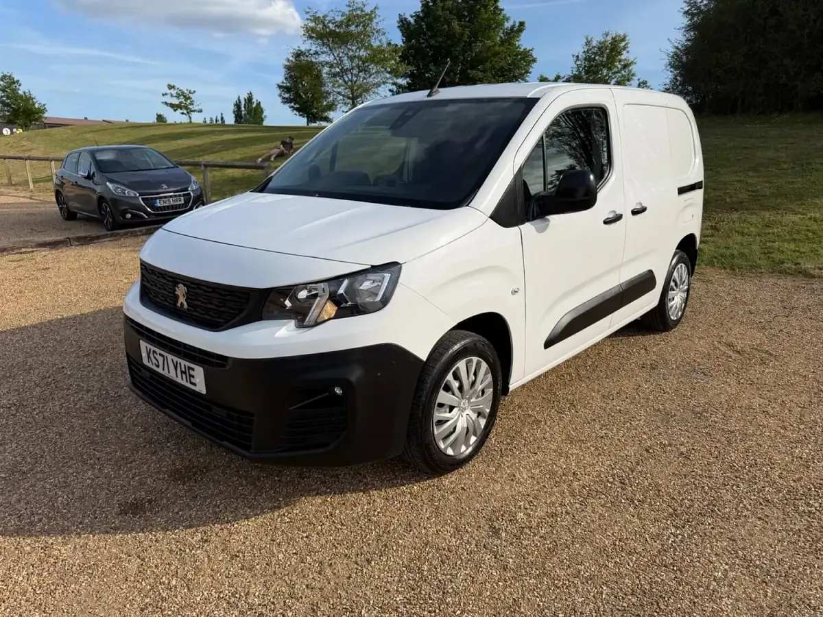Used Peugeot Partner Premium 2022 White MPV