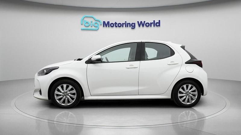 Used Toyota Yaris Hybrid 116 HP (85 kW) 2022 White Hatchback