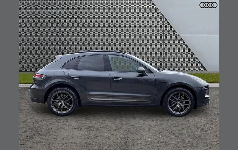 Used Porsche Macan 261 HP (191 kW) 2024 Grey SUV