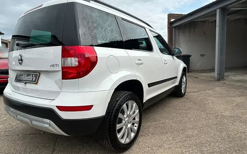 Used Skoda Yeti Outdoor SE 110 HP (80 kW) 2016 White SUV