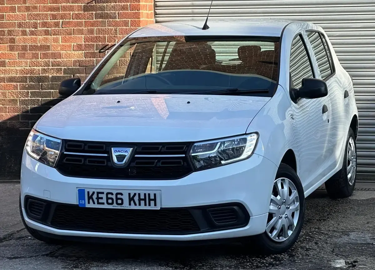 Used Dacia Sandero Ambiance 90 HP (66 kW) 2017 White Hatchback