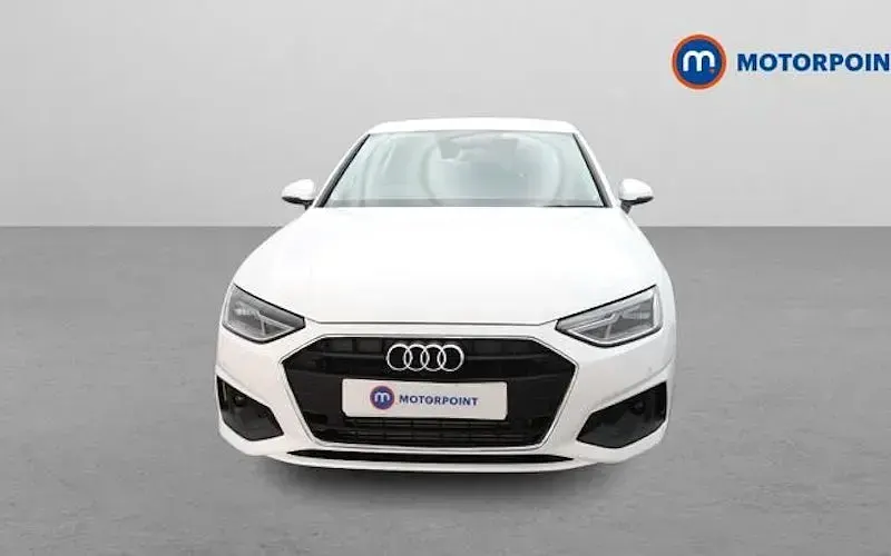 Usado Audi A4 150 HP (110 kW) 2023 Branco Sedan