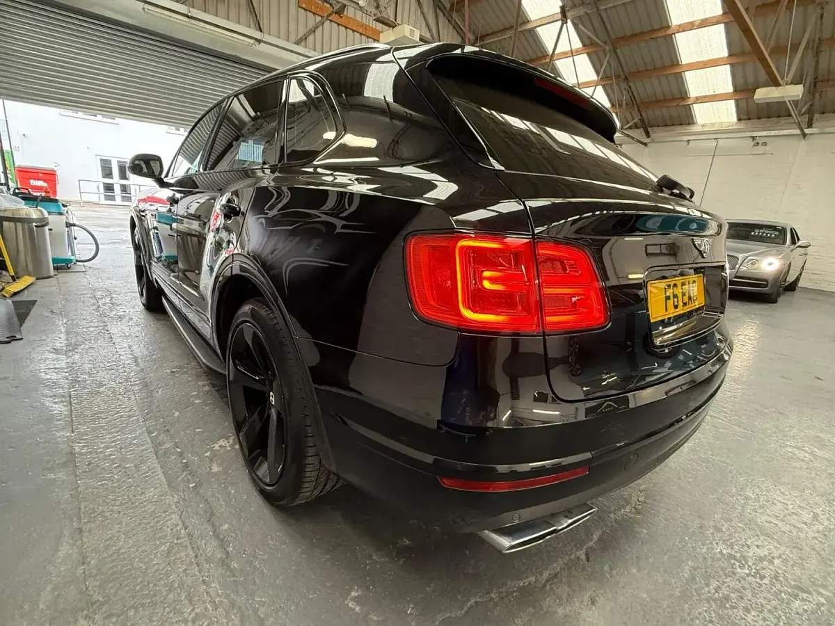 Used Bentley Bentayga 435 HP (319 kW) 2018 Black SUV