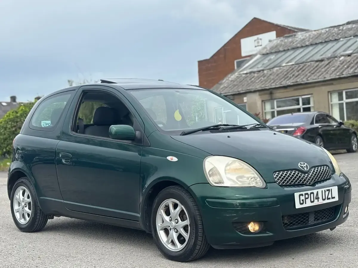 Used Toyota Yaris 2004 Green Hatchback