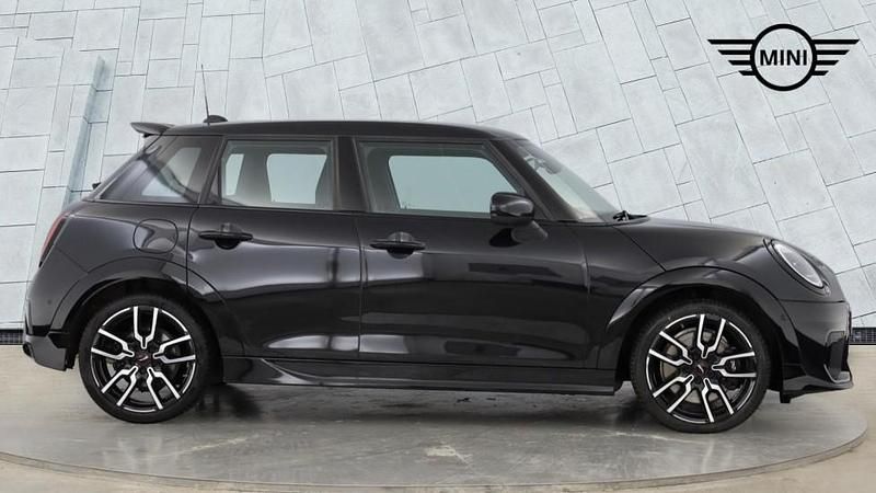 Używany Mini Cooper Hatch 154 KM (113 kW) 2024 Czarny Hatchback