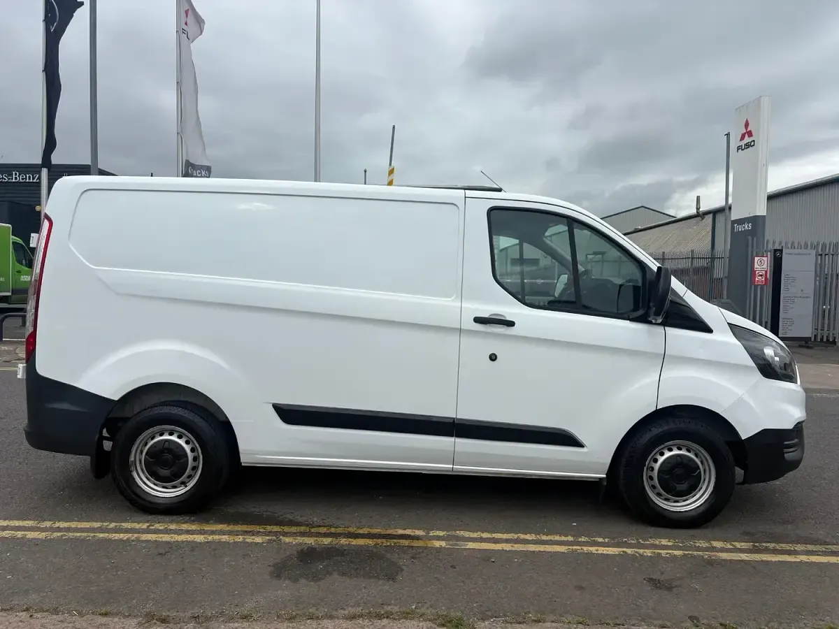 Used Ford Transit Custom 105 HP (77 kW) 2018 White Van