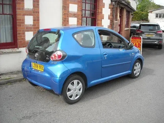 Begagnad Toyota Aygo 67 HK (49 kW) 2009 Blå Halvkombi