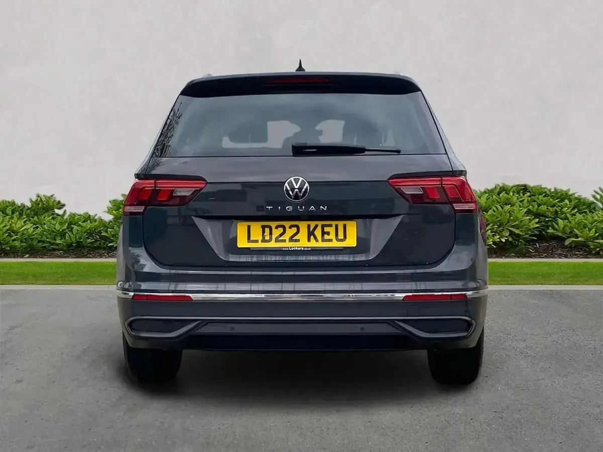 Usado VW Tiguan Active 130 HP (95 kW) 2022 Cinzento SUV