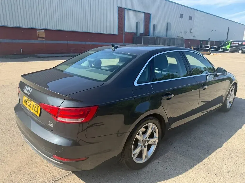 Used Audi A4 Sport 150 HP (110 kW) 2018 Grey Sedan