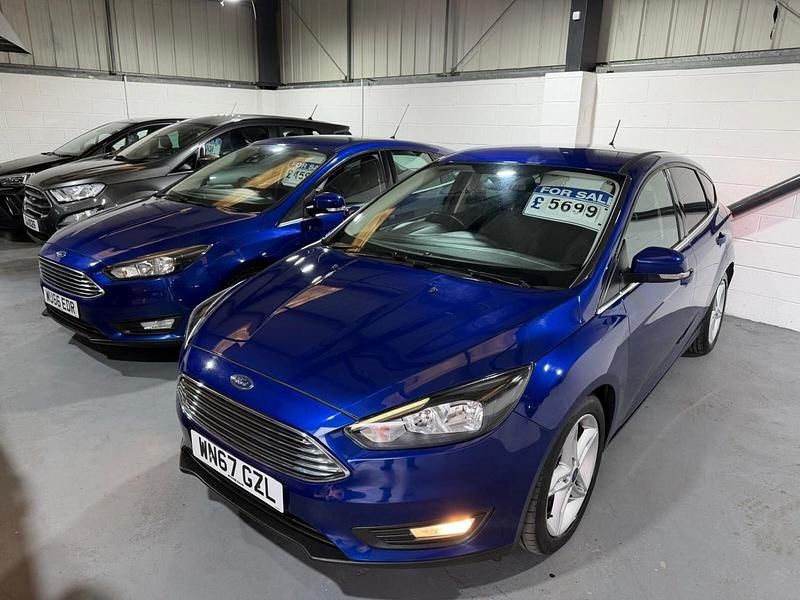 Used Ford Focus Zetec 125 HP (91 kW) 2017 Blue Hatchback