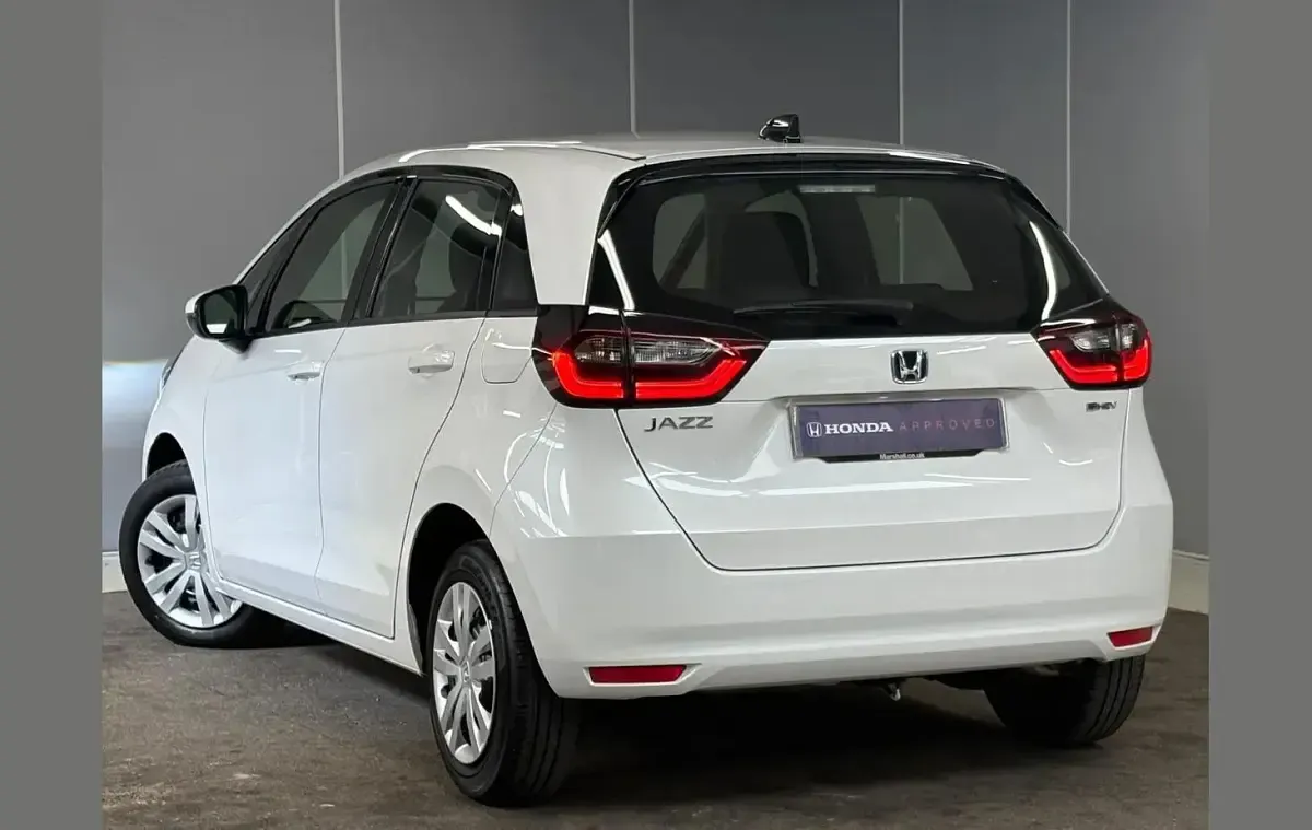 Used Honda Jazz Hybrid 107 HP (78 kW) 2023 White Hatchback