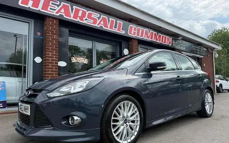 Begagnad Ford Focus Zetec 182 HK (133 kW) 2014 Halvkombi