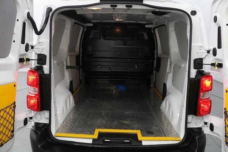 Used Peugeot e-Expert 100 kW (136 HP) 2022 Mauve/pink Van